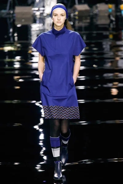 Look 15